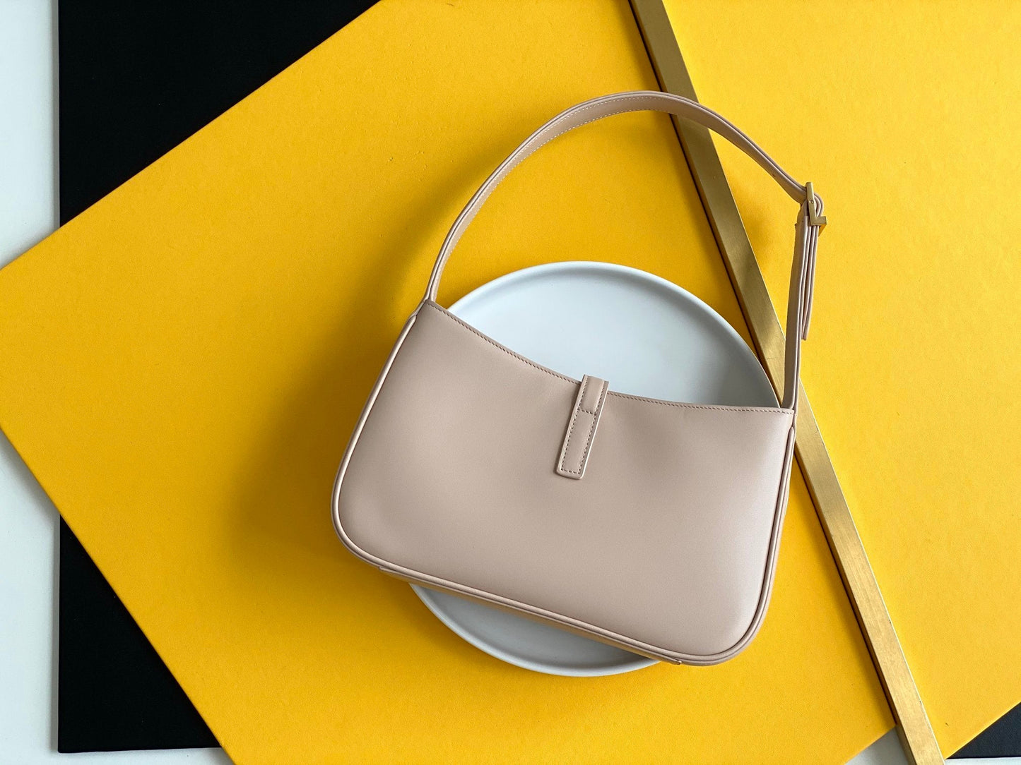 Yves Saint Laurent Hobo Bag Light Ivoire
