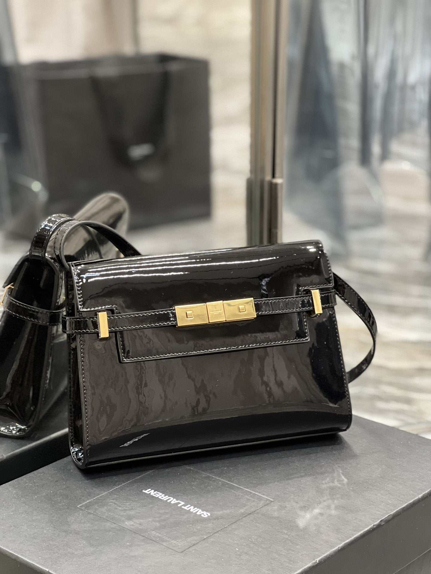 Yves Saint Laurent Manhattan Small Shoulder Bag Black