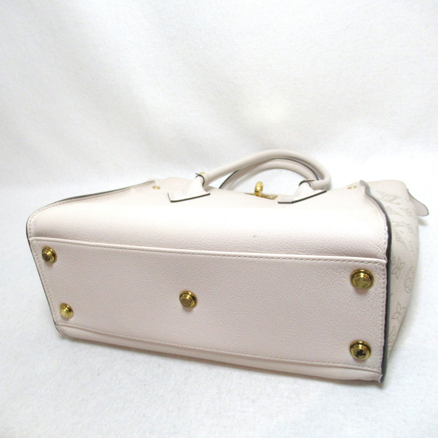 Louis Vuitton On My Side MM2wayShoulder Bag Ivory Mahina Calfskin [cowhide]