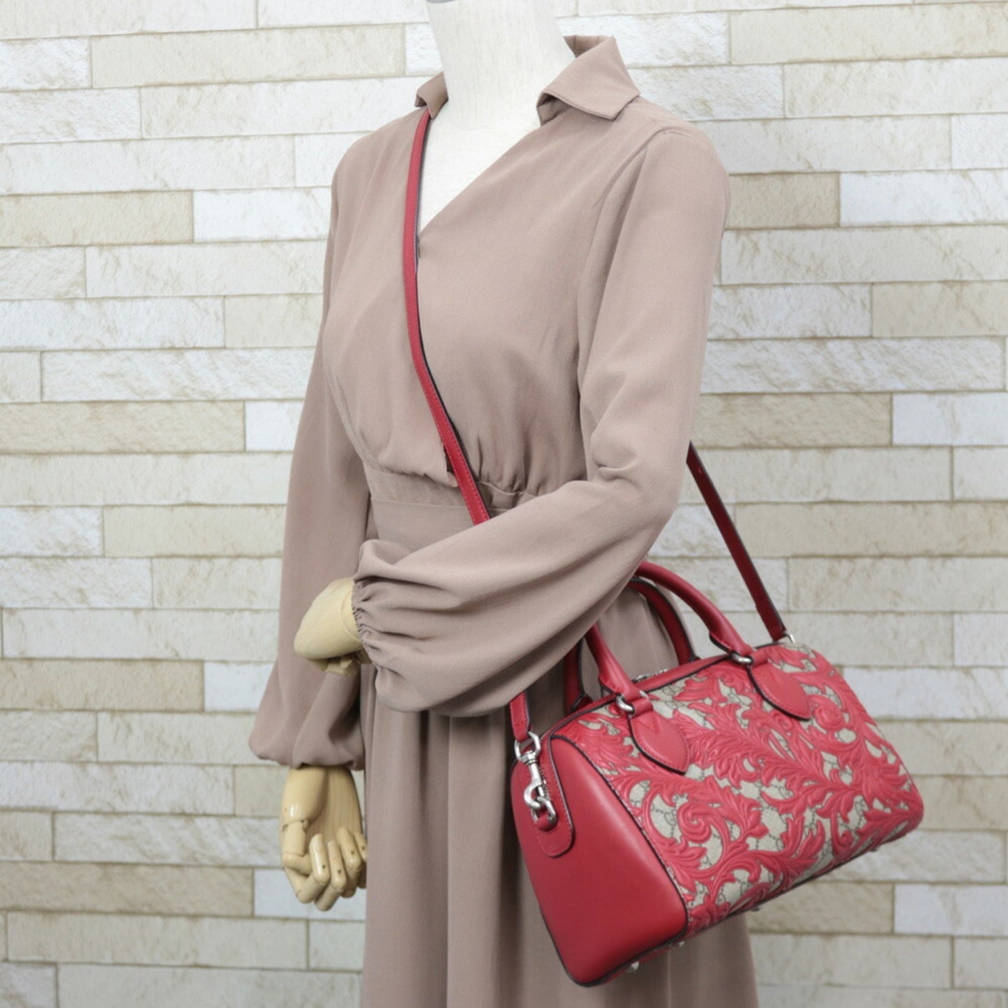 Gucci GG Supreme Shoulder Bag Style 3