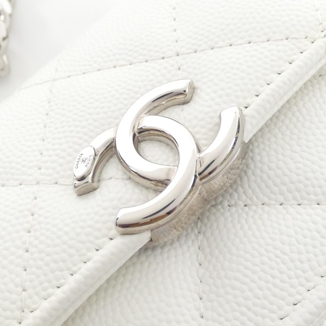 Chanel Caviar Skin Chain Clutch