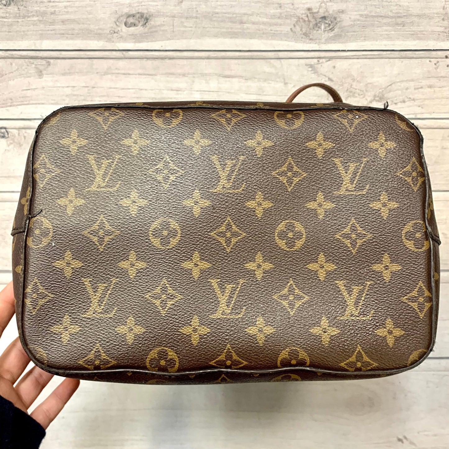 Handbag Luxury Designer By Louis Vuitton Size: Medium