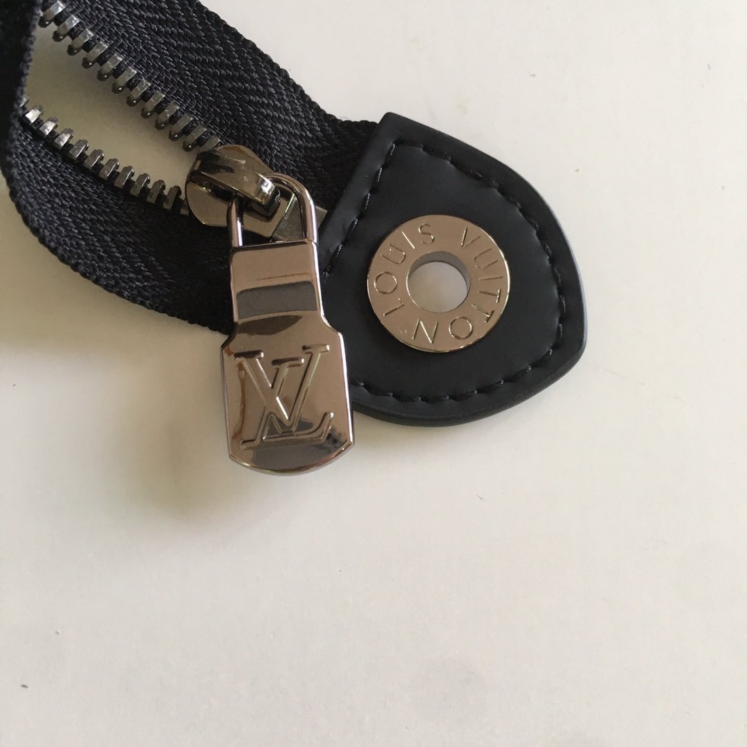 Louis Vuitton TOILETRY POUCH Clutch