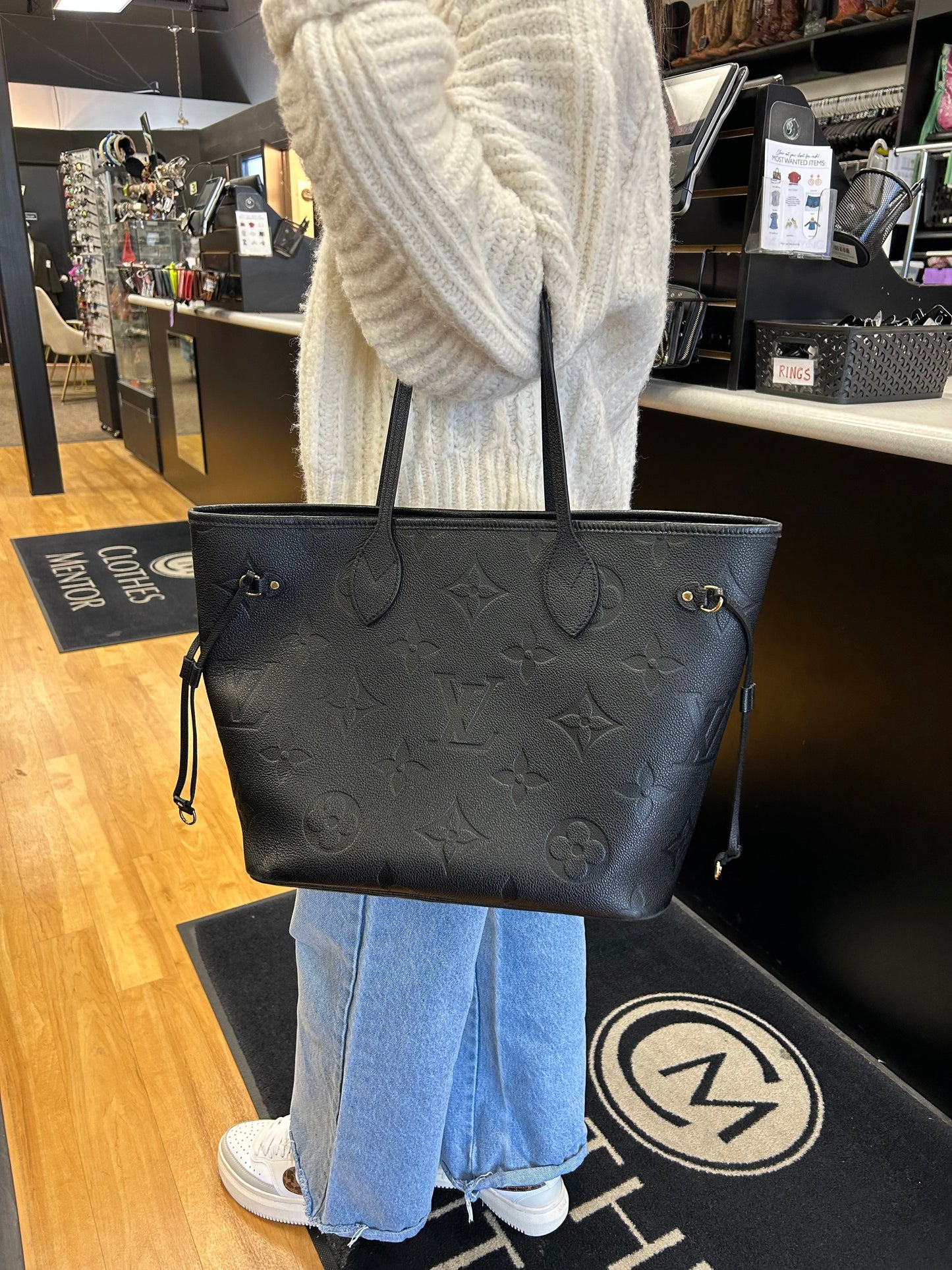 Handbag Luxury Designer By Louis Vuitton Size: Large