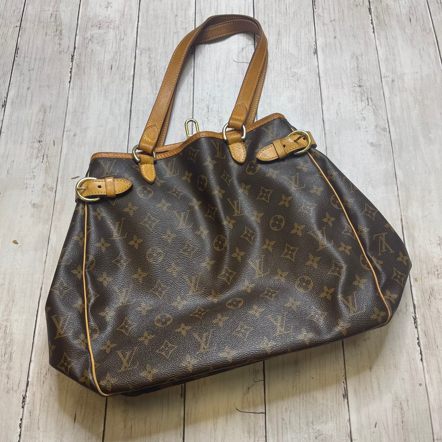 Handbag Luxury Designer By Louis Vuitton Size: Medium