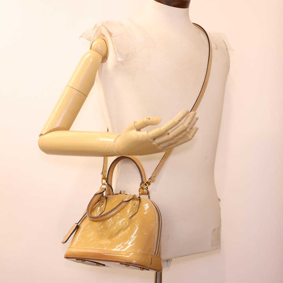 LOUIS VUITTON Monogram Vernis Alma BB Hand Bag Beige Dunne M90175 LV 40127
