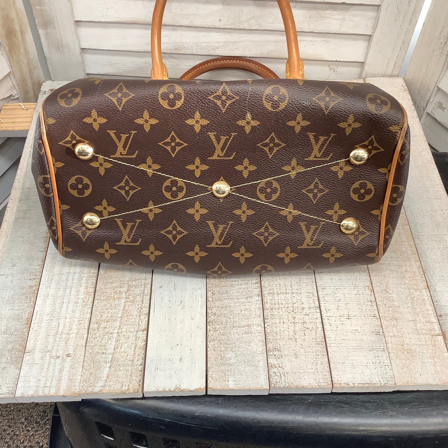 Handbag By Louis Vuitton Size: Medium