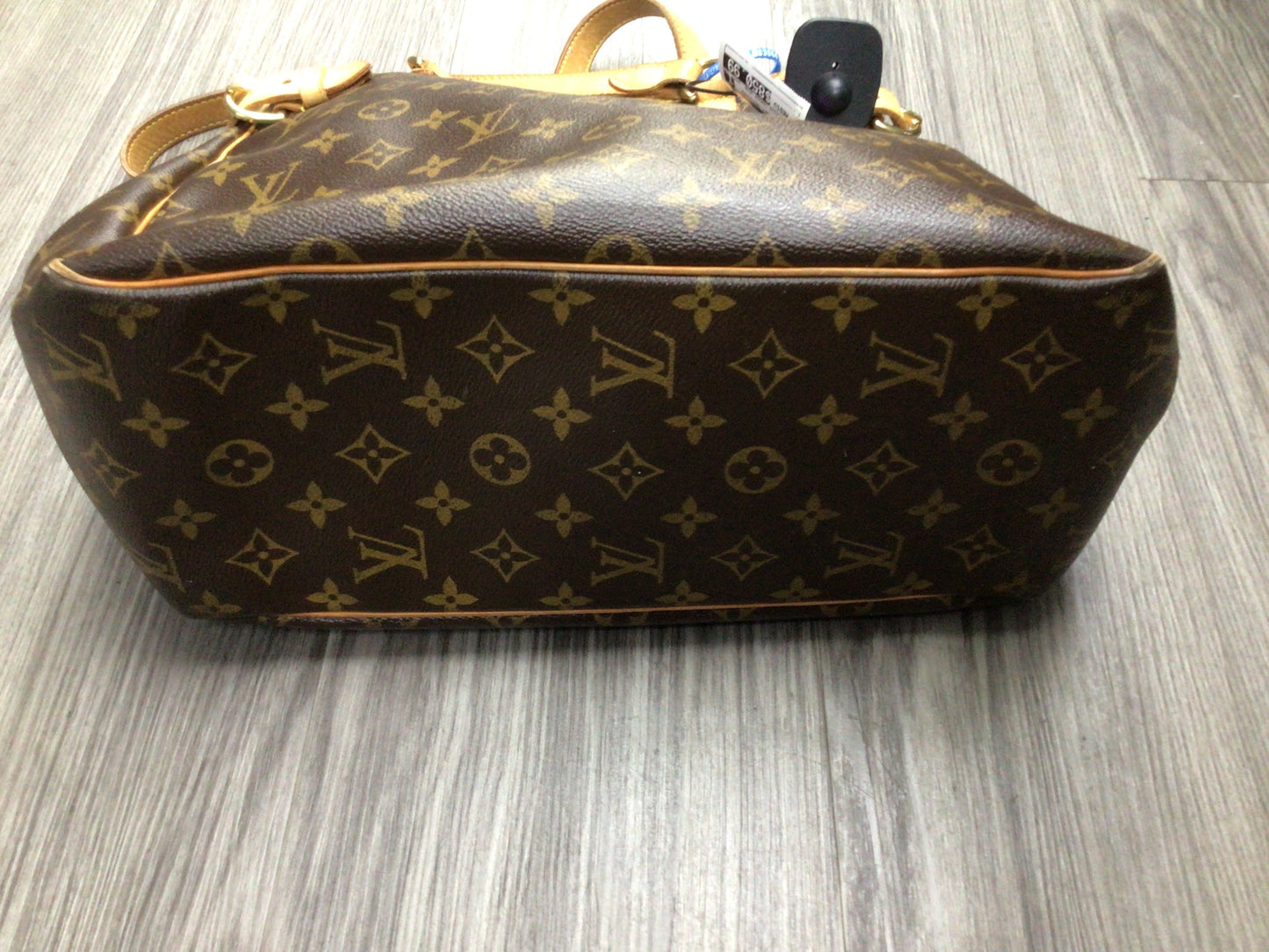 Handbag Luxury Designer By Louis Vuitton Size: Medium