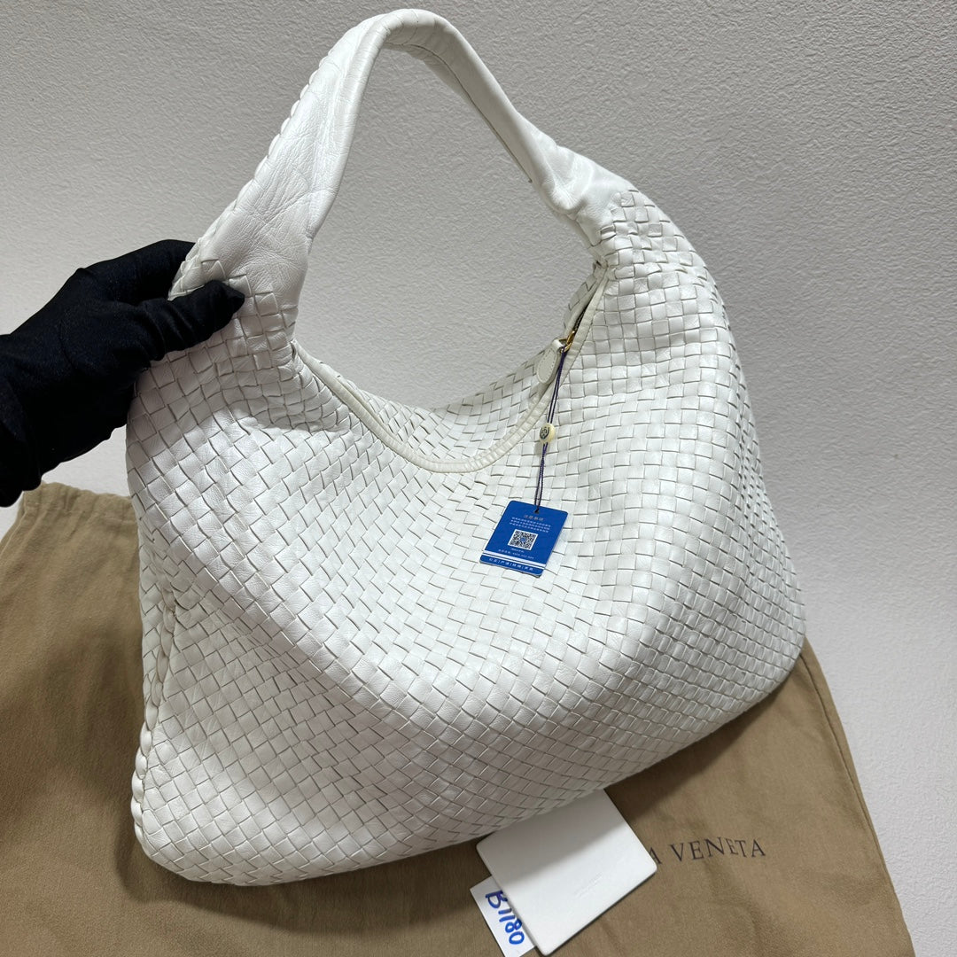 Bottega Veneta Hobo Bag Large Leather Chalk White 51cm