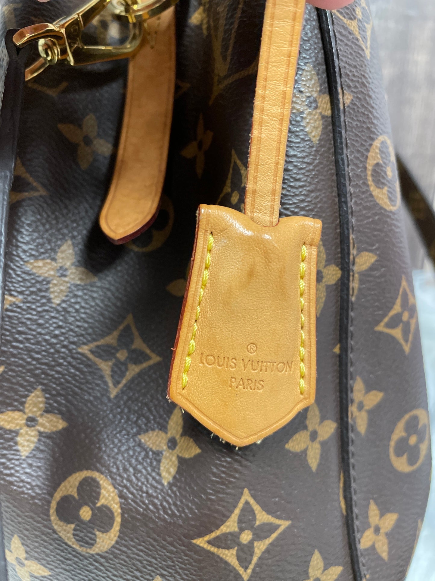 Handbag Luxury Designer By Louis Vuitton Size: Medium
