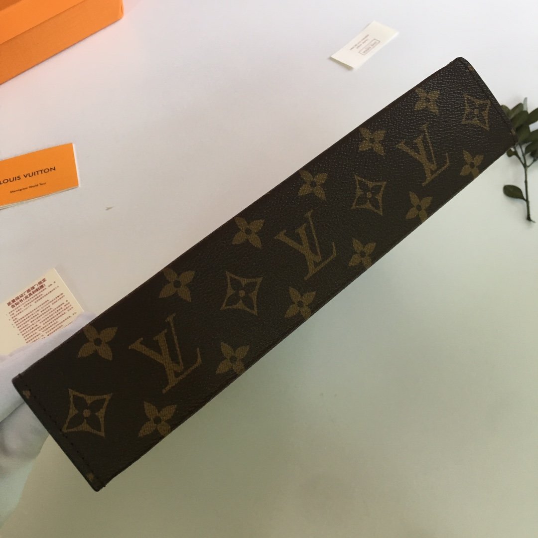 Louis Vuitton TOILETRY POUCH Clutch