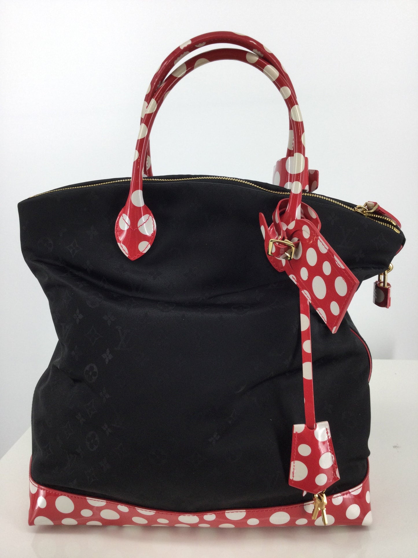 Handbag Designer By Louis Vuitton Size: Medium