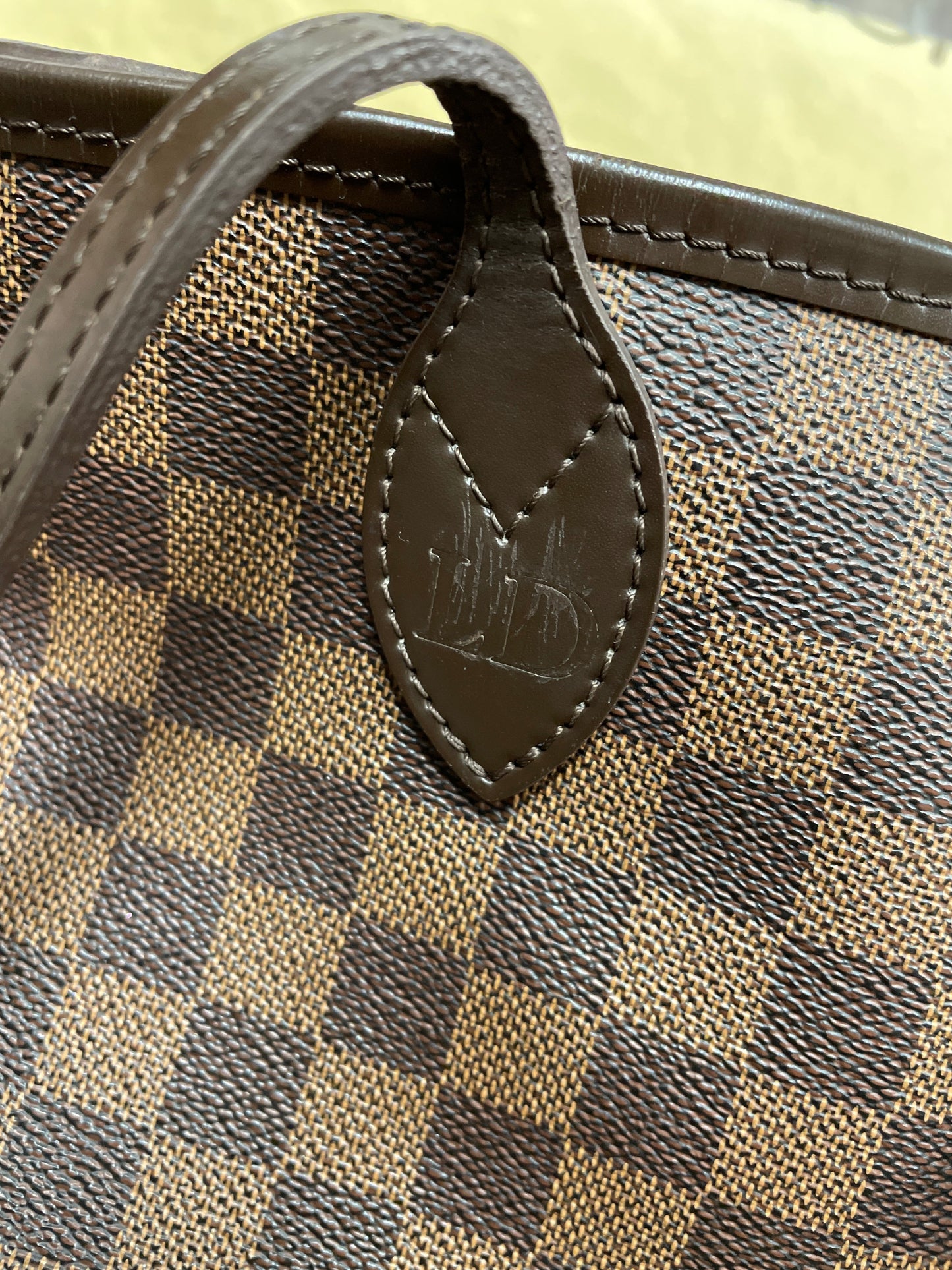 Handbag Luxury Designer By Louis Vuitton Size: Large