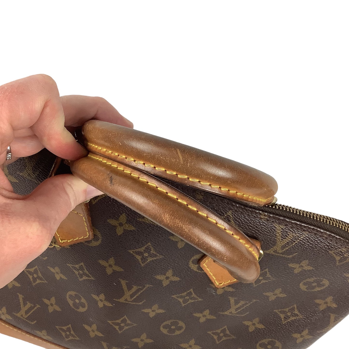 Handbag Luxury Designer By Louis Vuitton Size: Medium