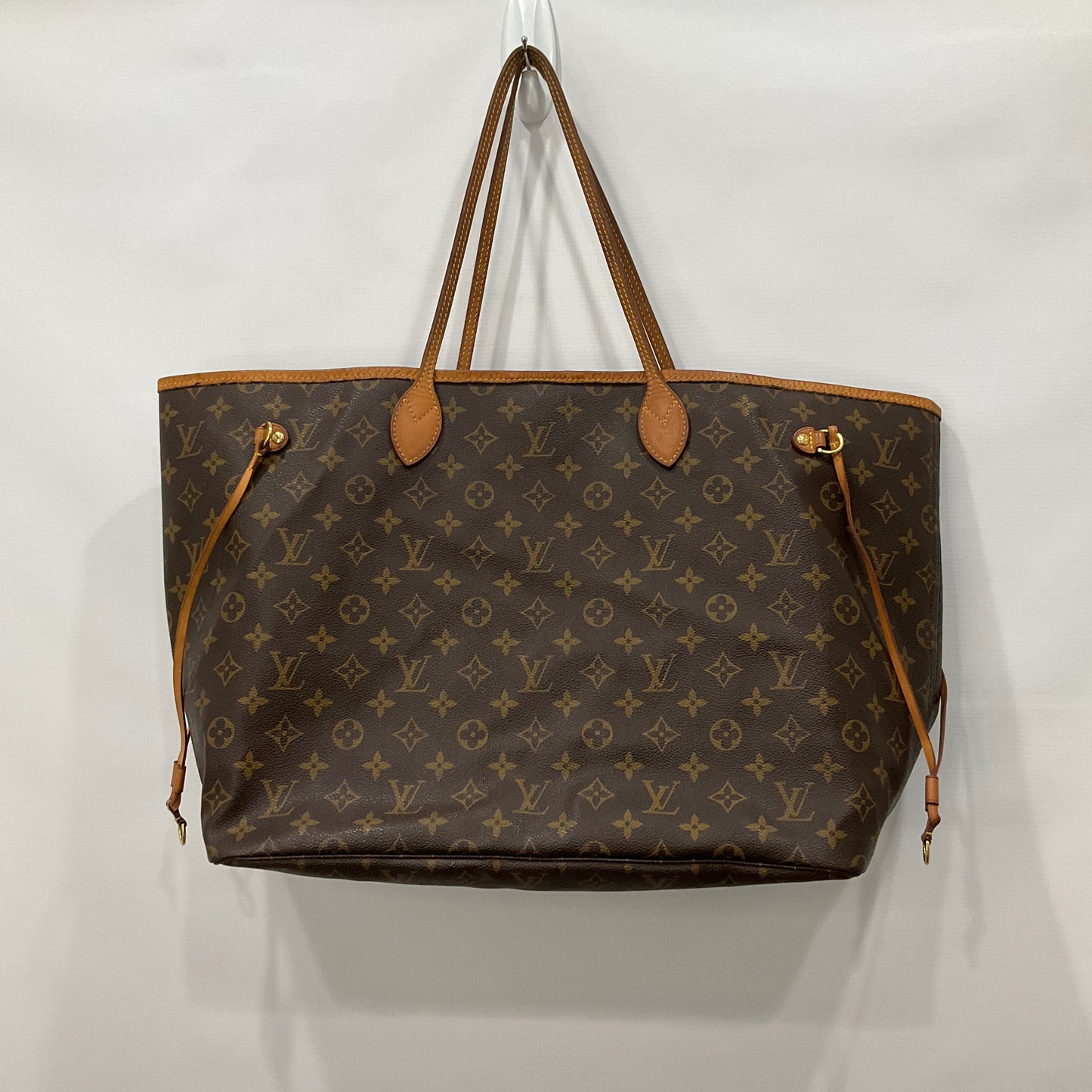 Handbag Luxury Designer By Louis Vuitton Size: Large