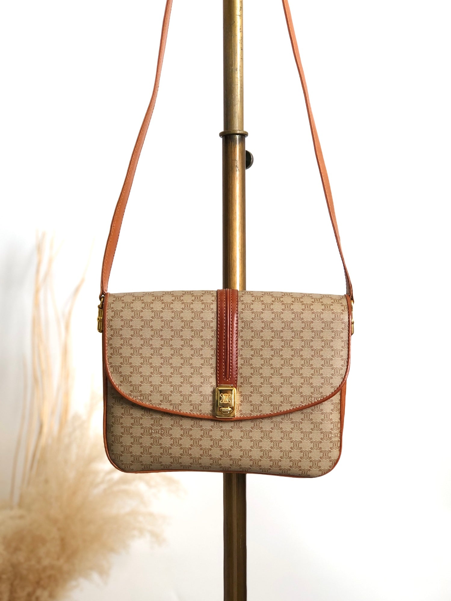 CELINE Macadam Front Buckle Shoulder bag Beige ezjmir