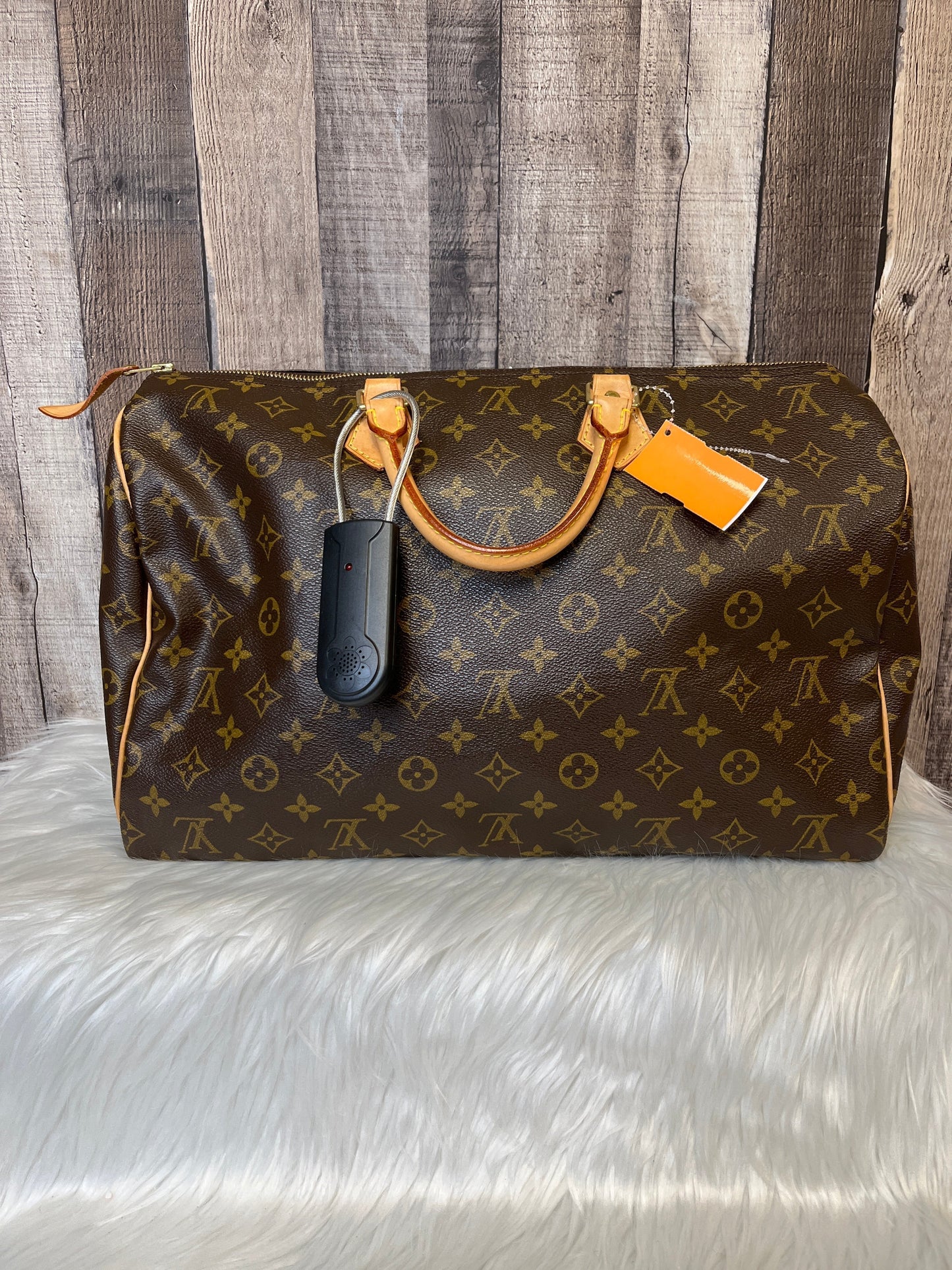 Handbag Luxury Designer By Louis Vuitton Size: Large