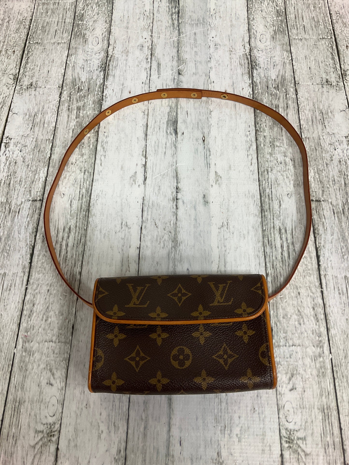 Handbag Luxury Designer By Louis Vuitton Size: Small