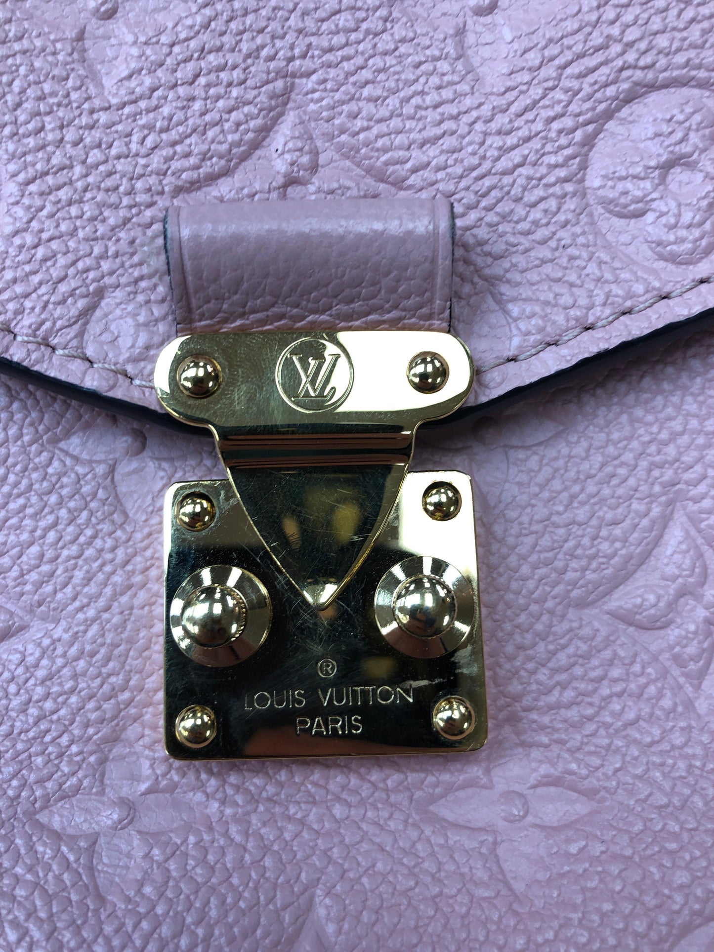 Crossbody Luxury Designer By Louis Vuitton Size: Medium
