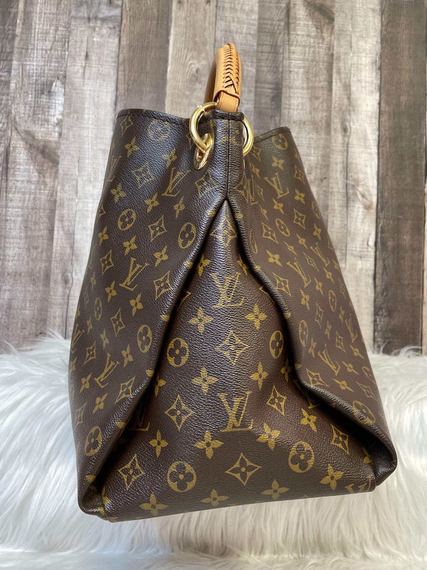 Handbag Luxury Designer By Louis Vuitton Size: Large
