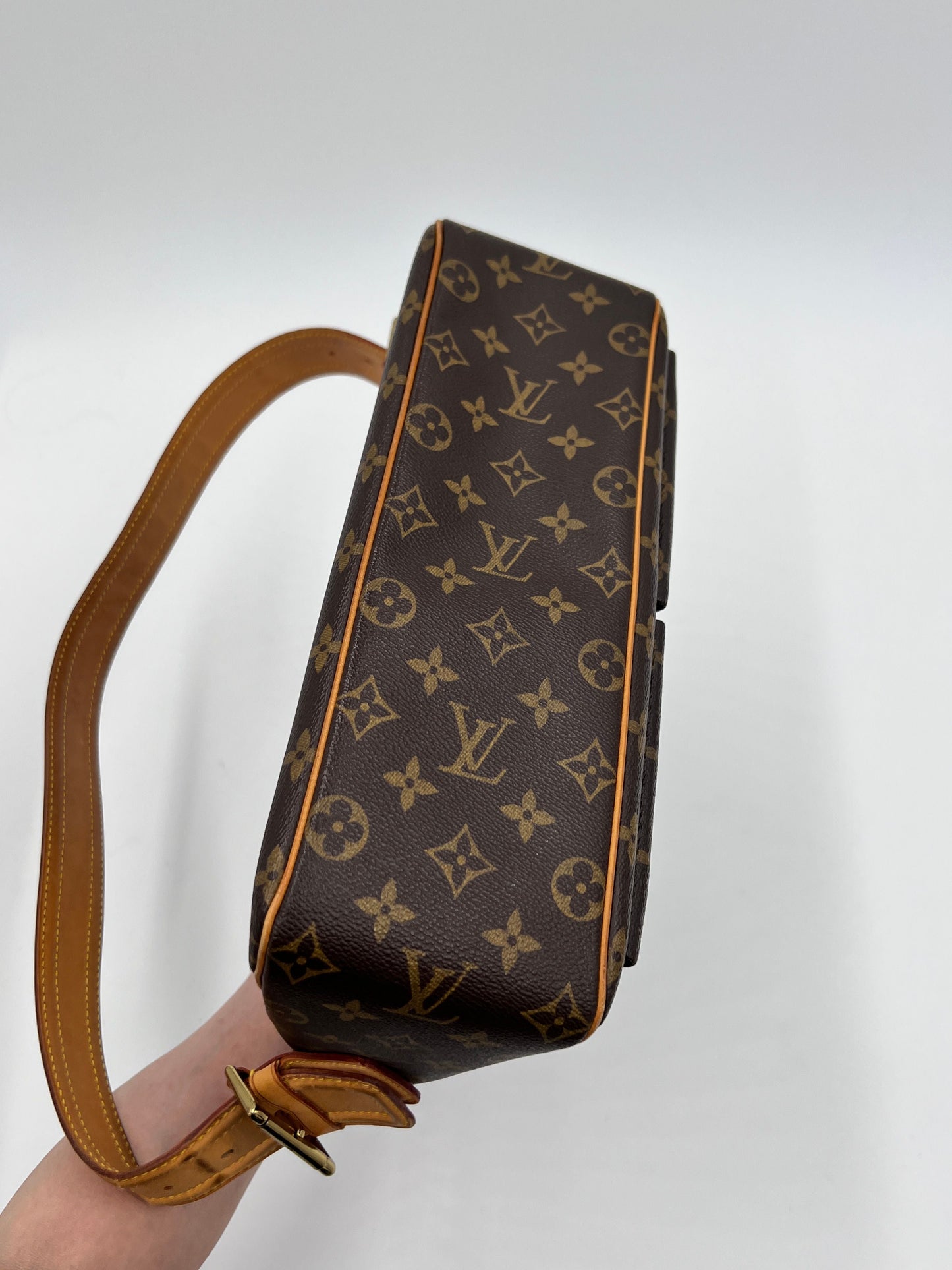 Louis Vuitton LV Monogram - Brown Shoulder Bags, Handbags AG303O