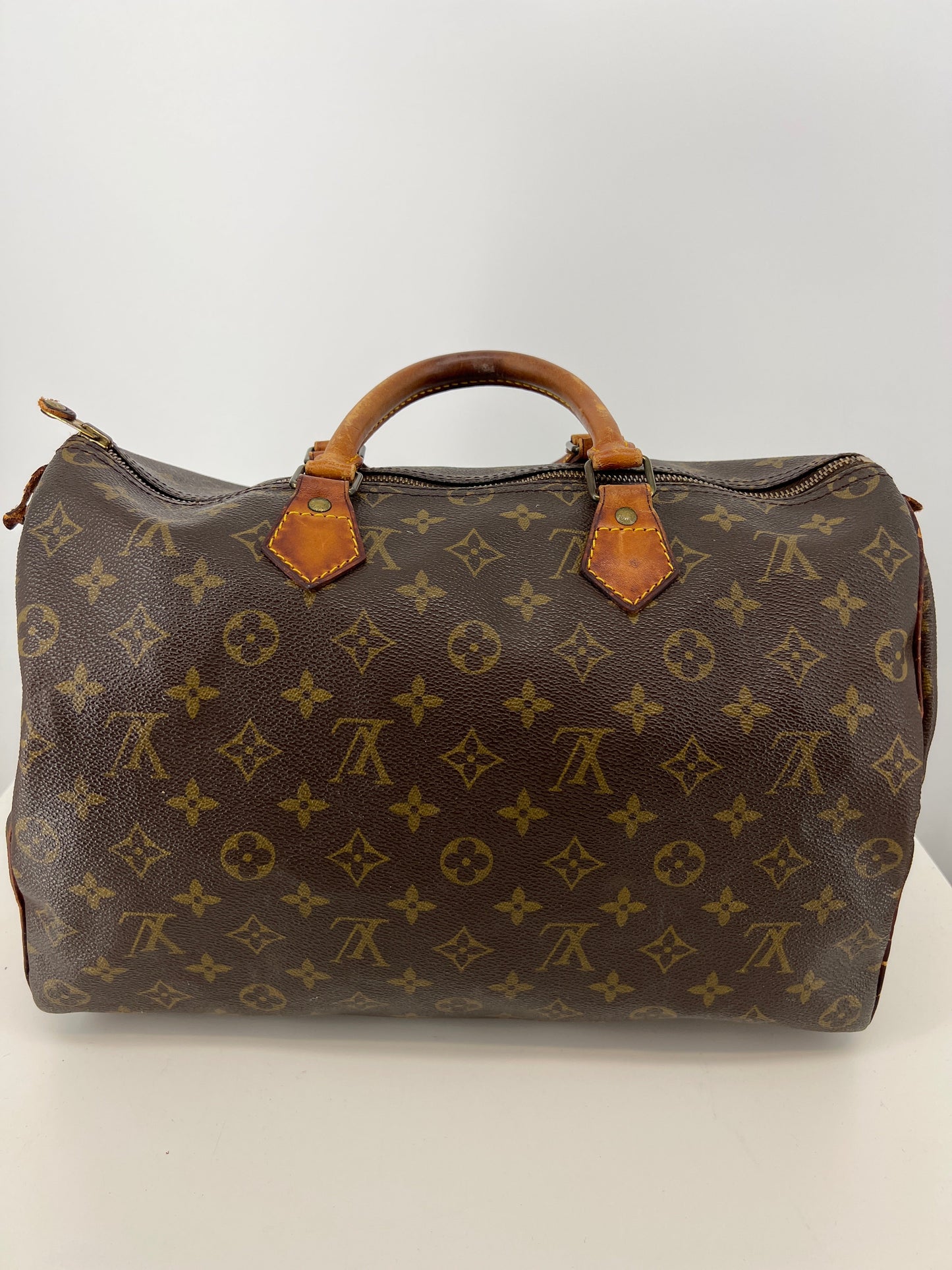 Handbag Luxury Designer By Louis Vuitton Size: Medium
