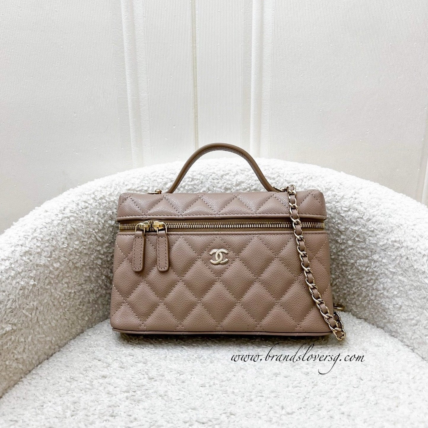 [BN - Local Full Set - Dec 2025] Chanel Vanity / Clutch with Chain (LP Style Bag) in 26P Beige Caviar and LGHW (Model: AP4385)