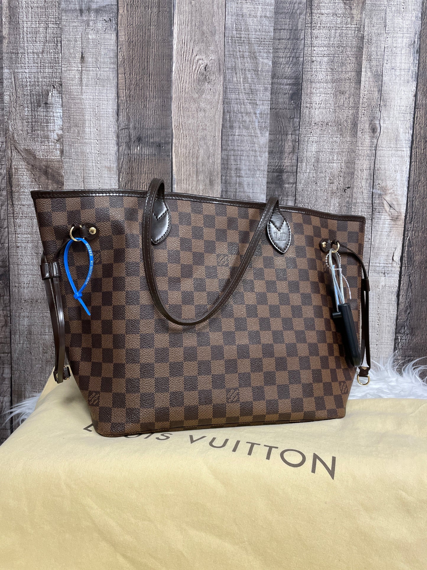 Handbag Luxury Designer By Louis Vuitton Size: Large