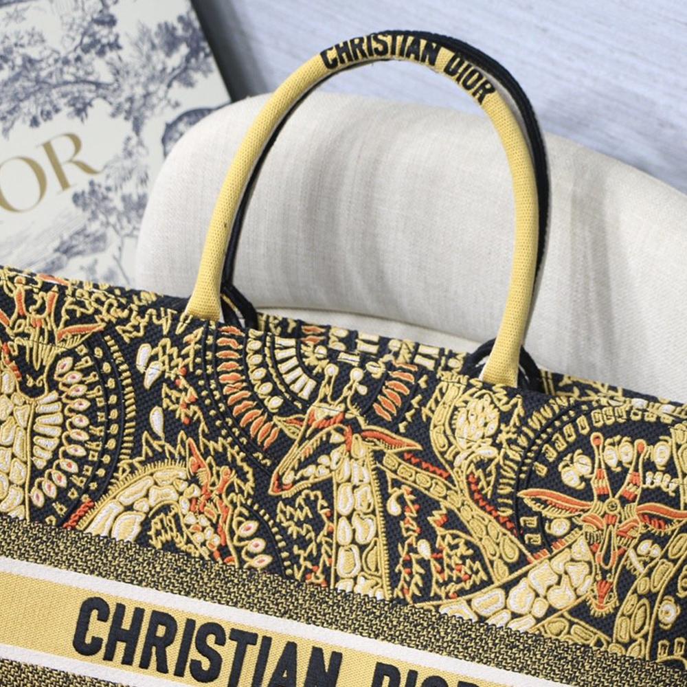 Gucci Book Tote Tote