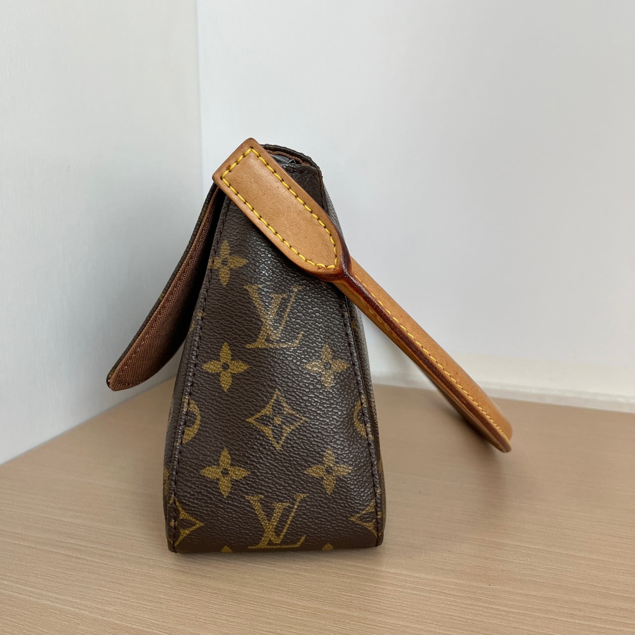 LOUIS VUITTON<br>Shoulder Bag