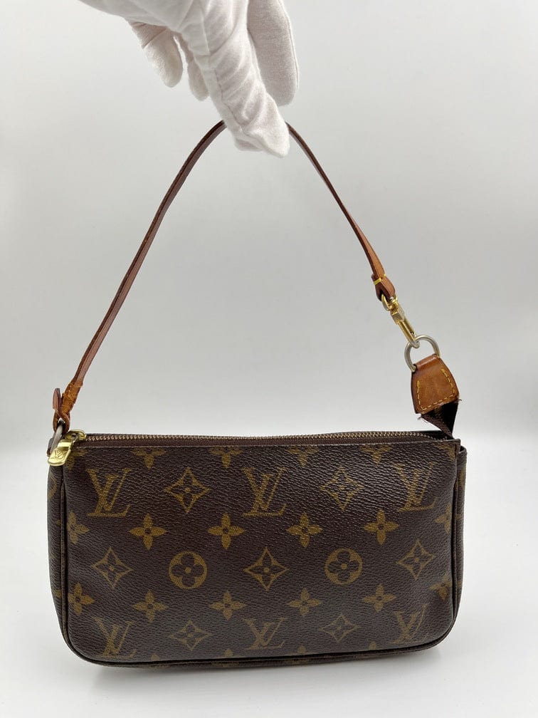 Louis Vuitton Pochette Clutch