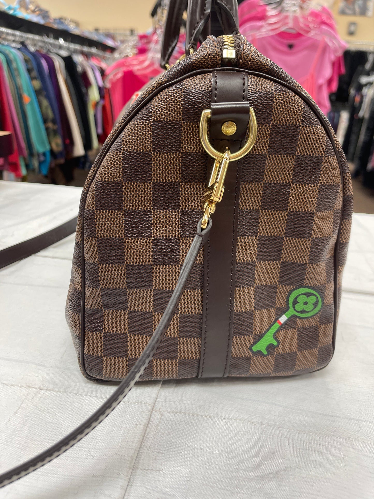 Handbag Designer By Louis Vuitton Size: Medium