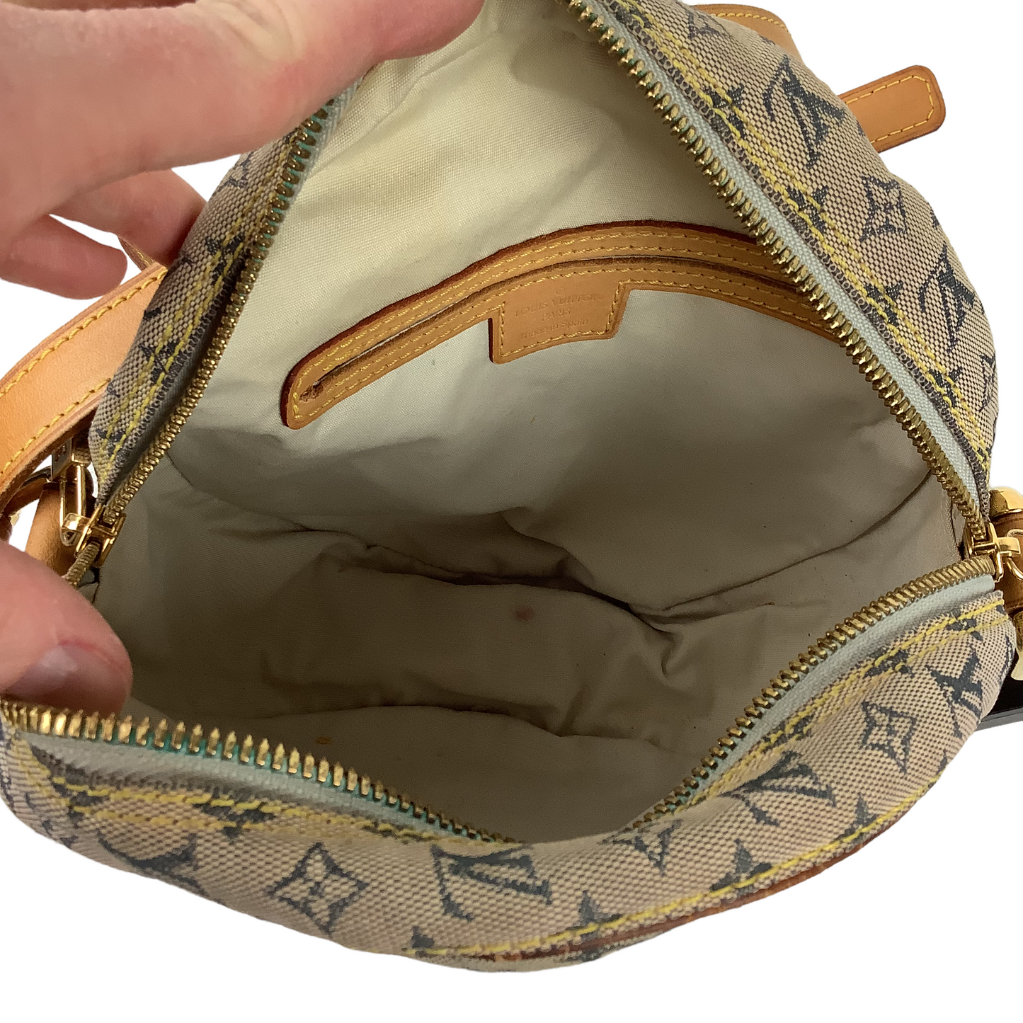 Handbag Luxury Designer By Louis Vuitton Size: Small