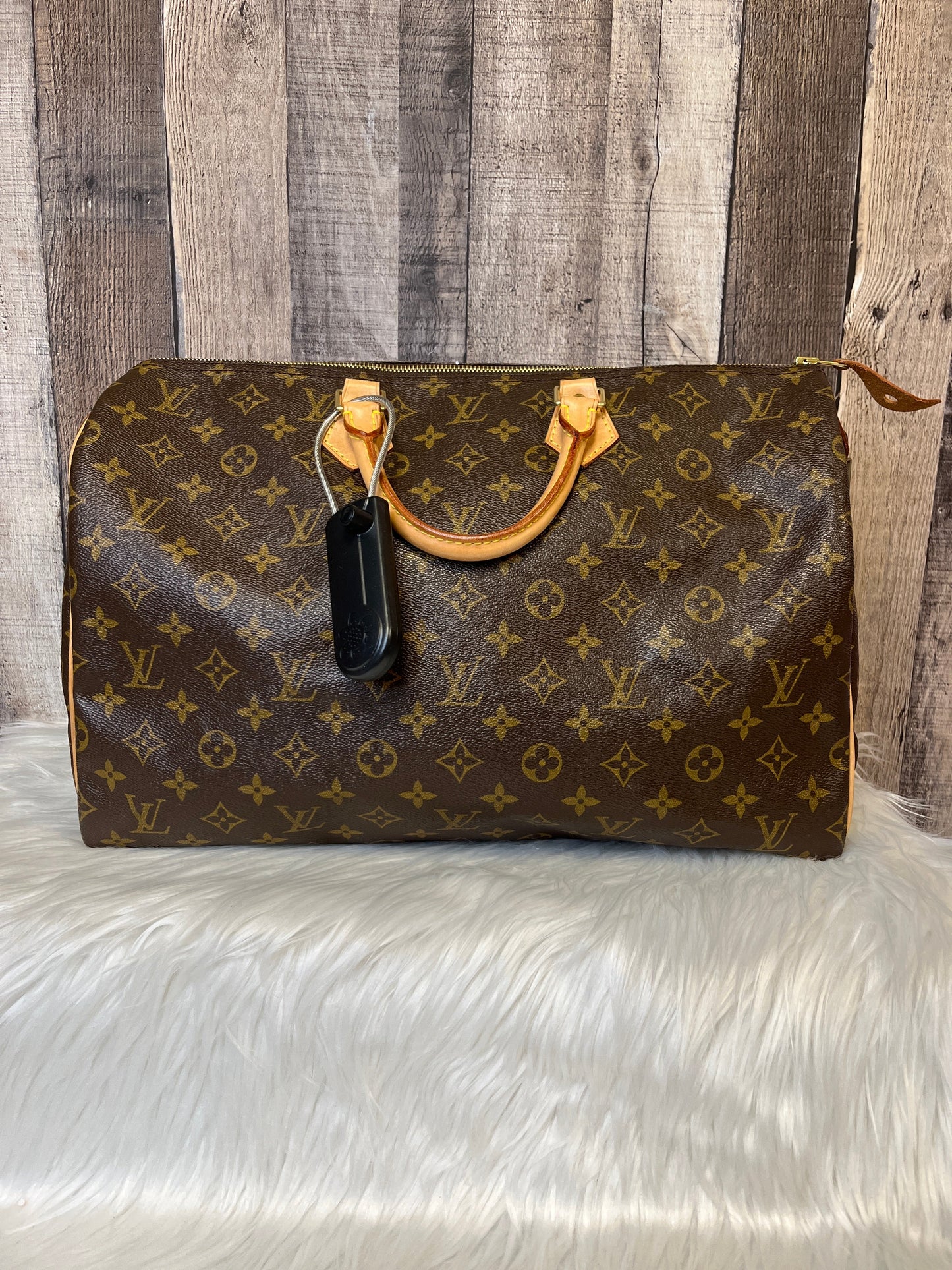 Handbag Luxury Designer By Louis Vuitton Size: Large
