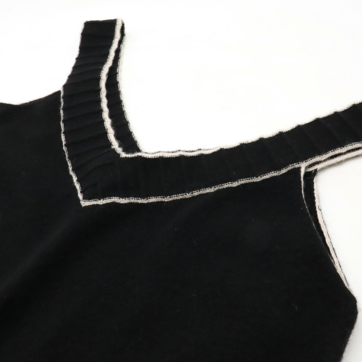 Chanel 100% Cashmere Coco Mark Knit Sleeveless Top 02P Classic Flap Tote