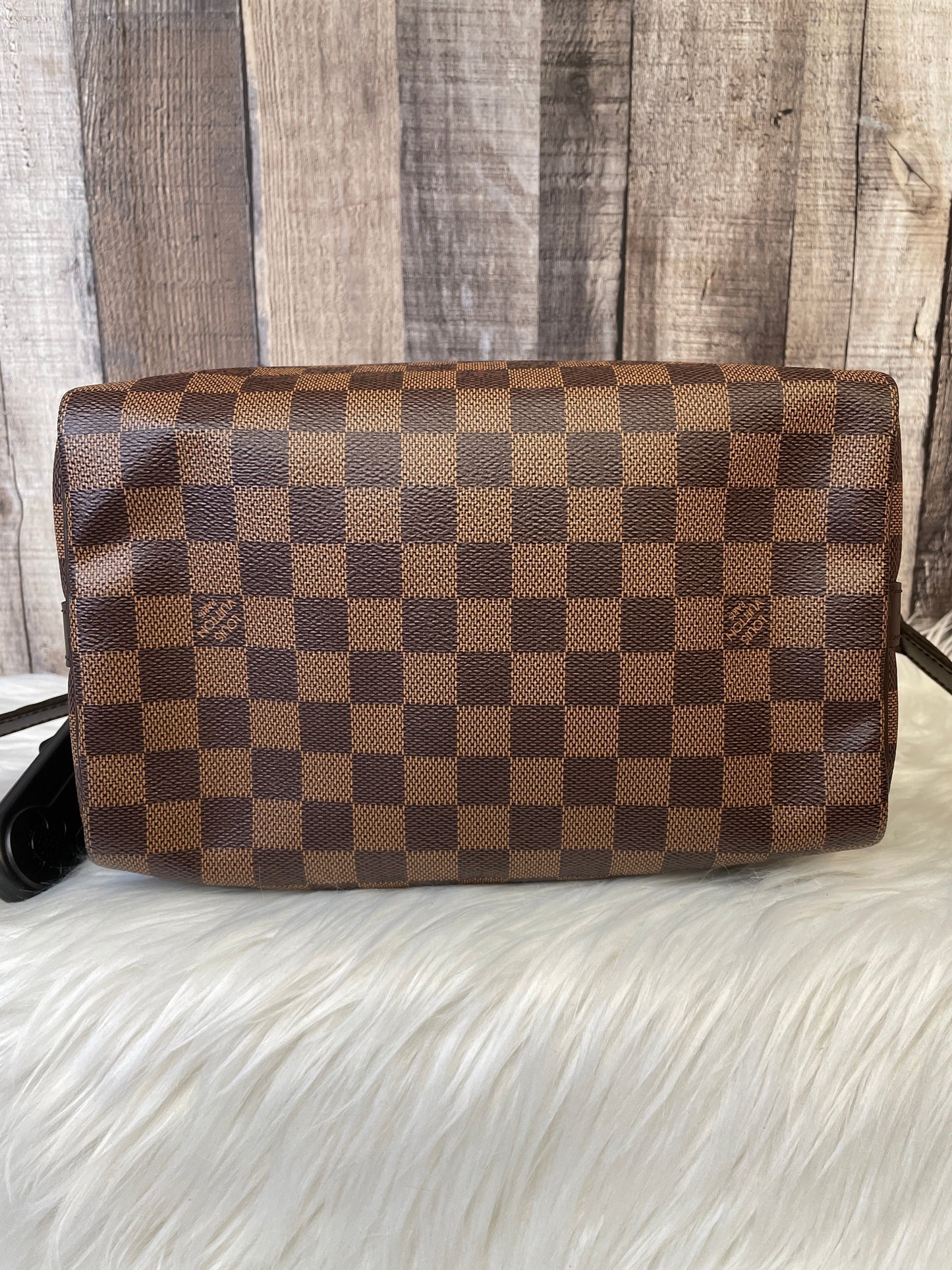 Handbag Designer By Louis Vuitton Size: Medium