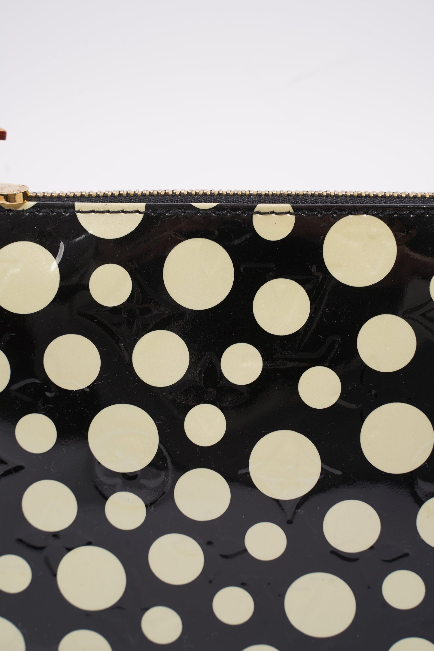 Louis Vuitton Pochette Accessoire Black / White Vernis Leather Clutch