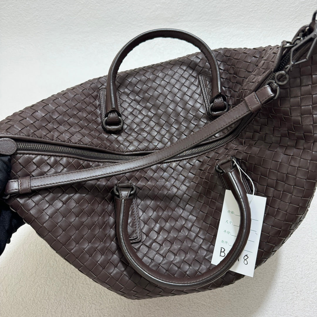 Bottega Veneta Maxi Convertible Tote Bag Hobo Milk Chocolate Brown Leather Two-way Carry 50cm