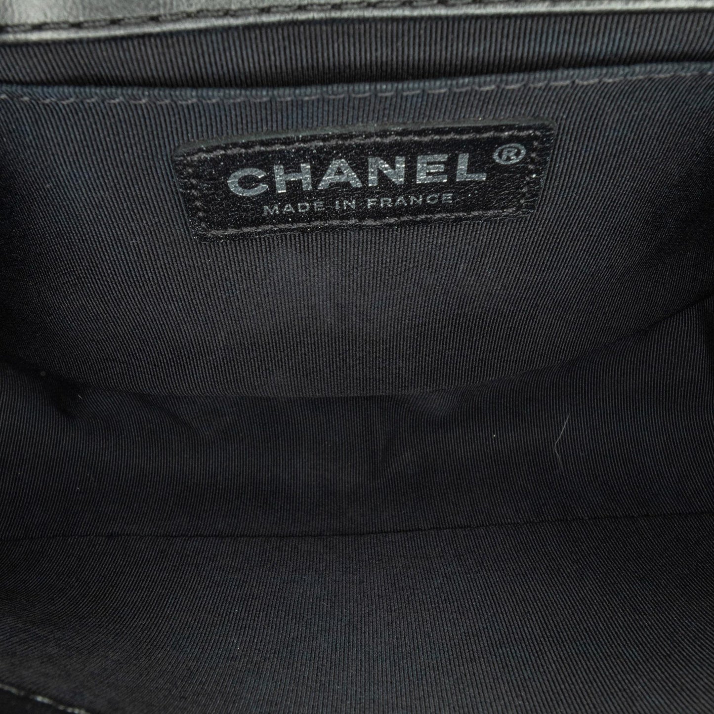Chanel Medium Bicolor Lambskin Boy Flap (SHG-qI2Oyf) Crossbody