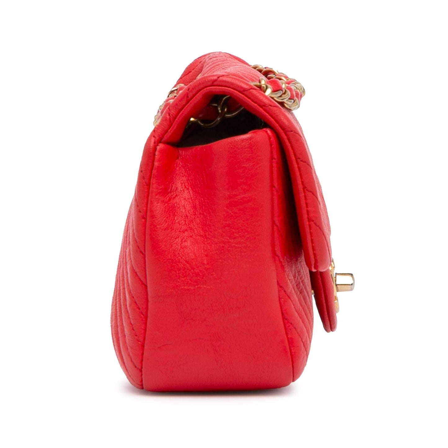 Chanel Medium Wrinkled Calfskin Quilted Chevron Medallion Charm Surpique Flap (SHG-U42TJR) Shoulder Bag