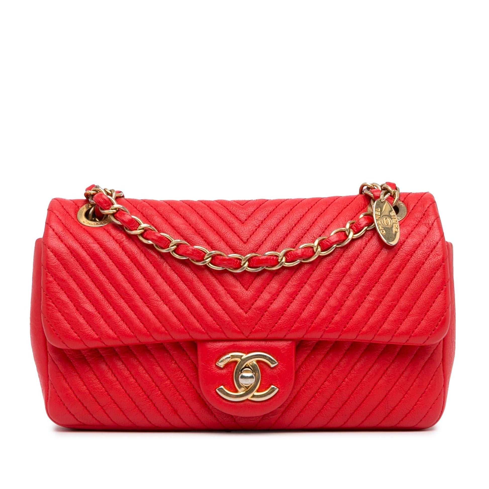 Chanel Medium Wrinkled Calfskin Quilted Chevron Medallion Charm Surpique Flap (SHG-U42TJR) Shoulder Bag
