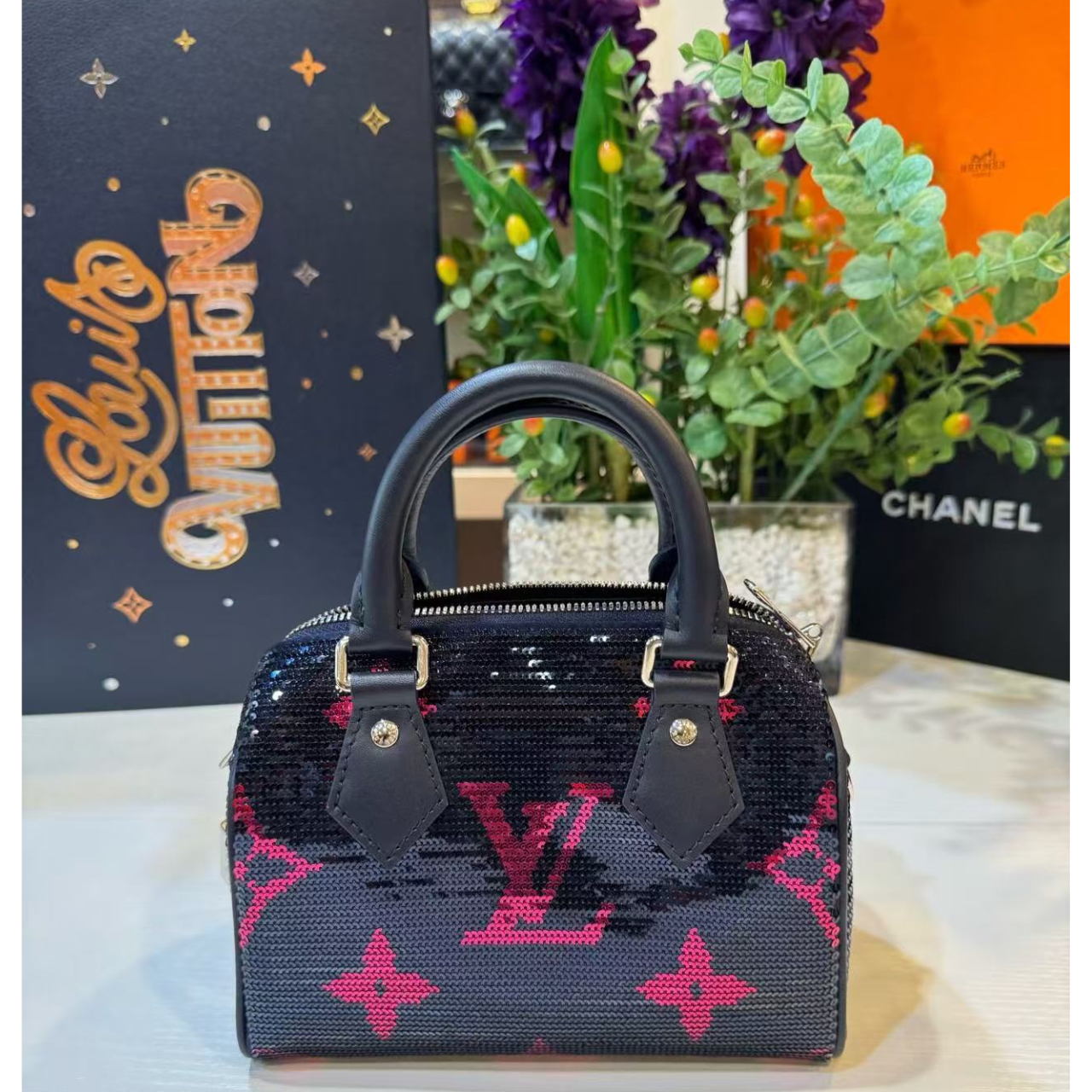 LOUIS VUITTON<br> Bandouliere 18