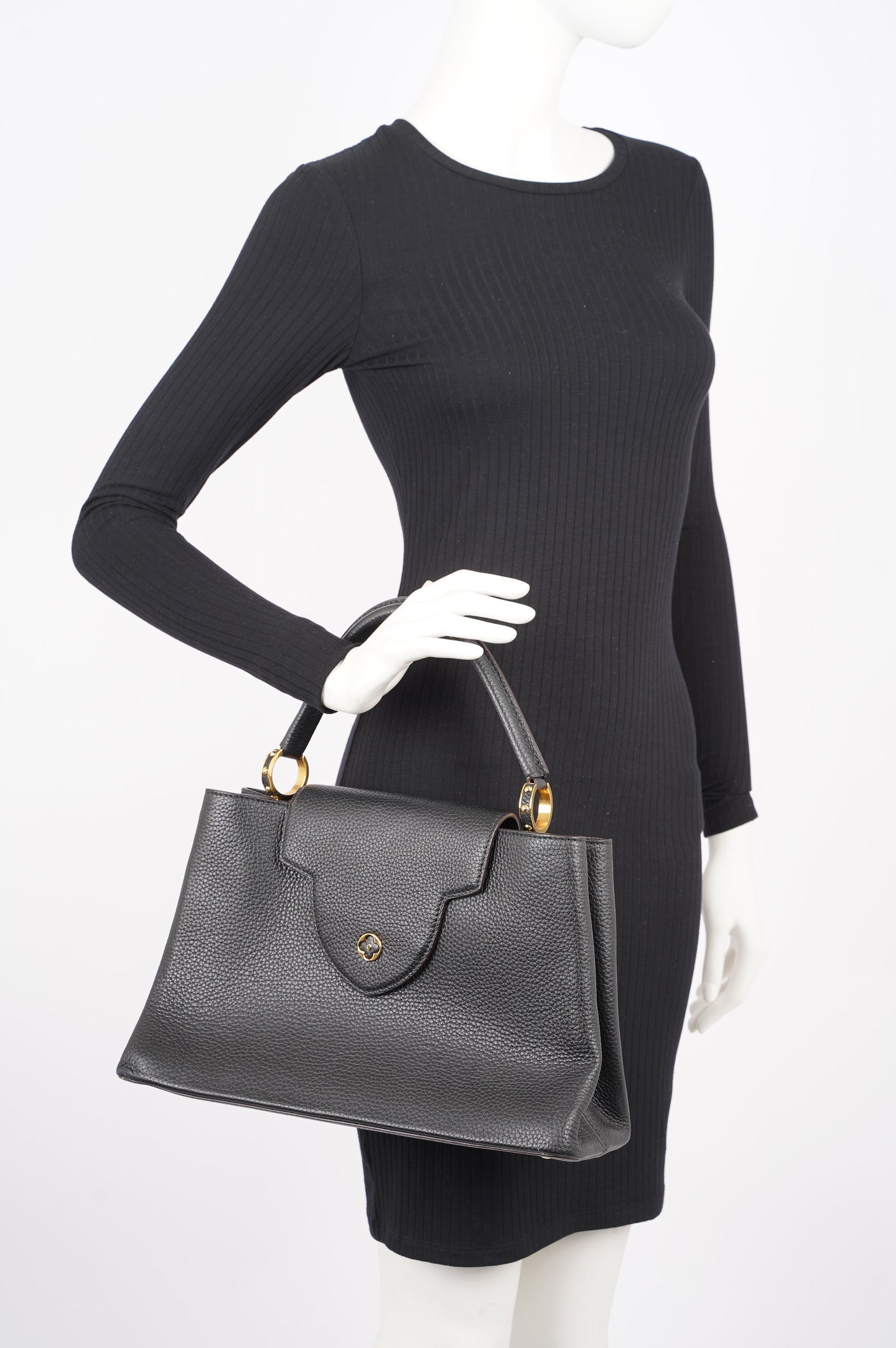 Louis Vuitton Womens Capucines Black Taurillon Leather MM Handbag