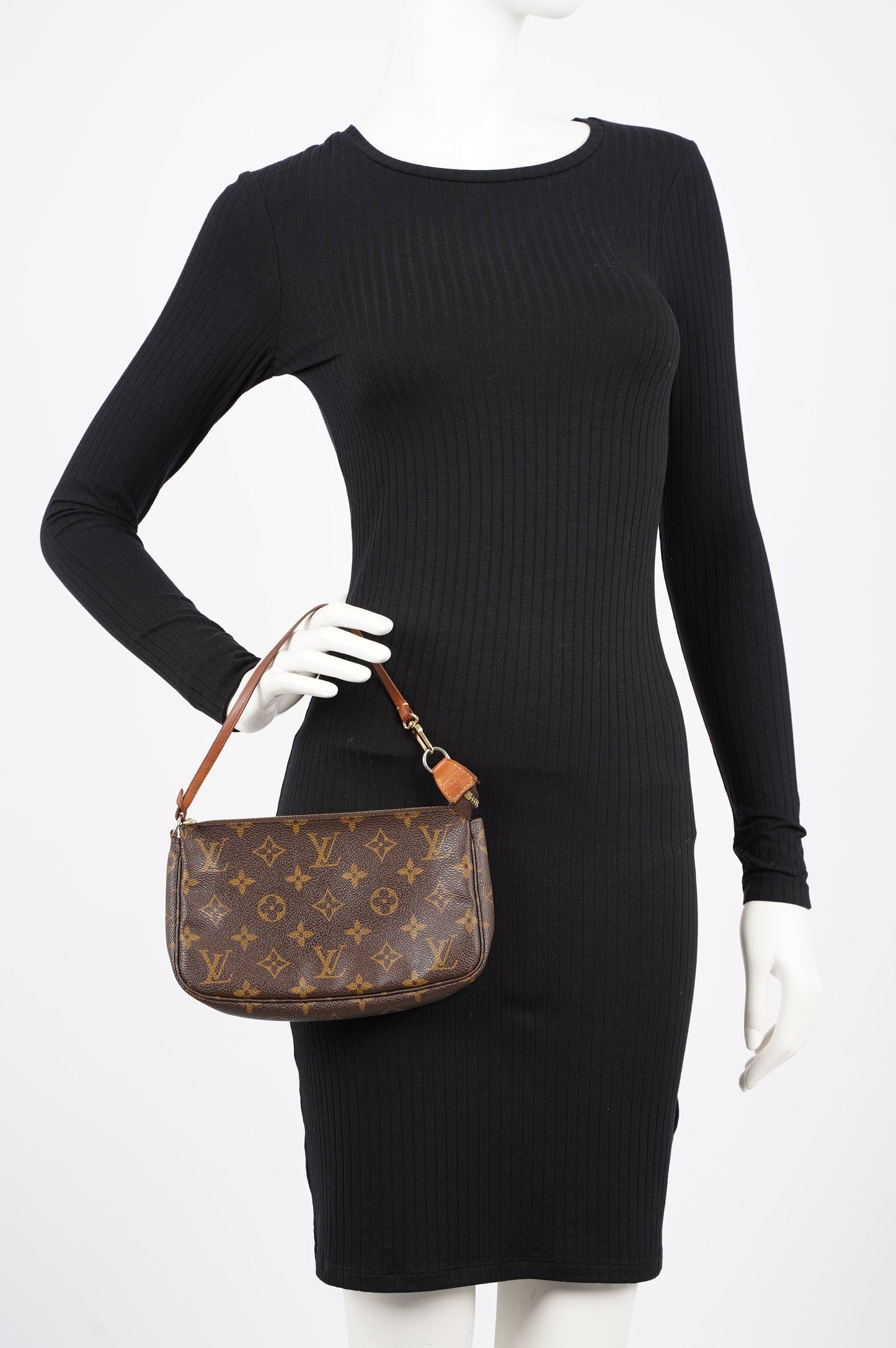 Louis Vuitton Womens Pochette Accessoire Monogram Clutch