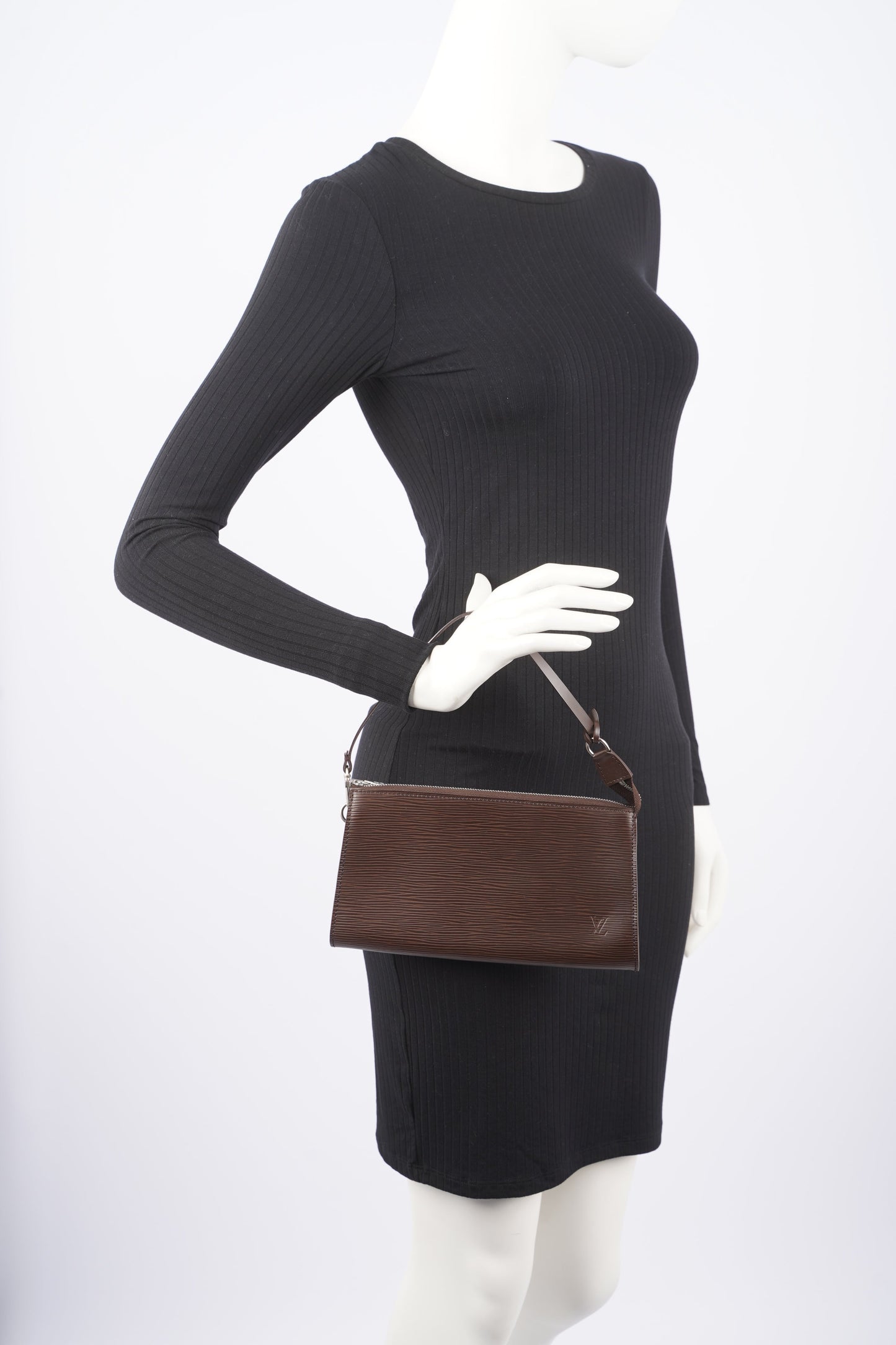 Louis Vuitton Womens Pochette Accessoire Quetsche Epi Leather Clutch