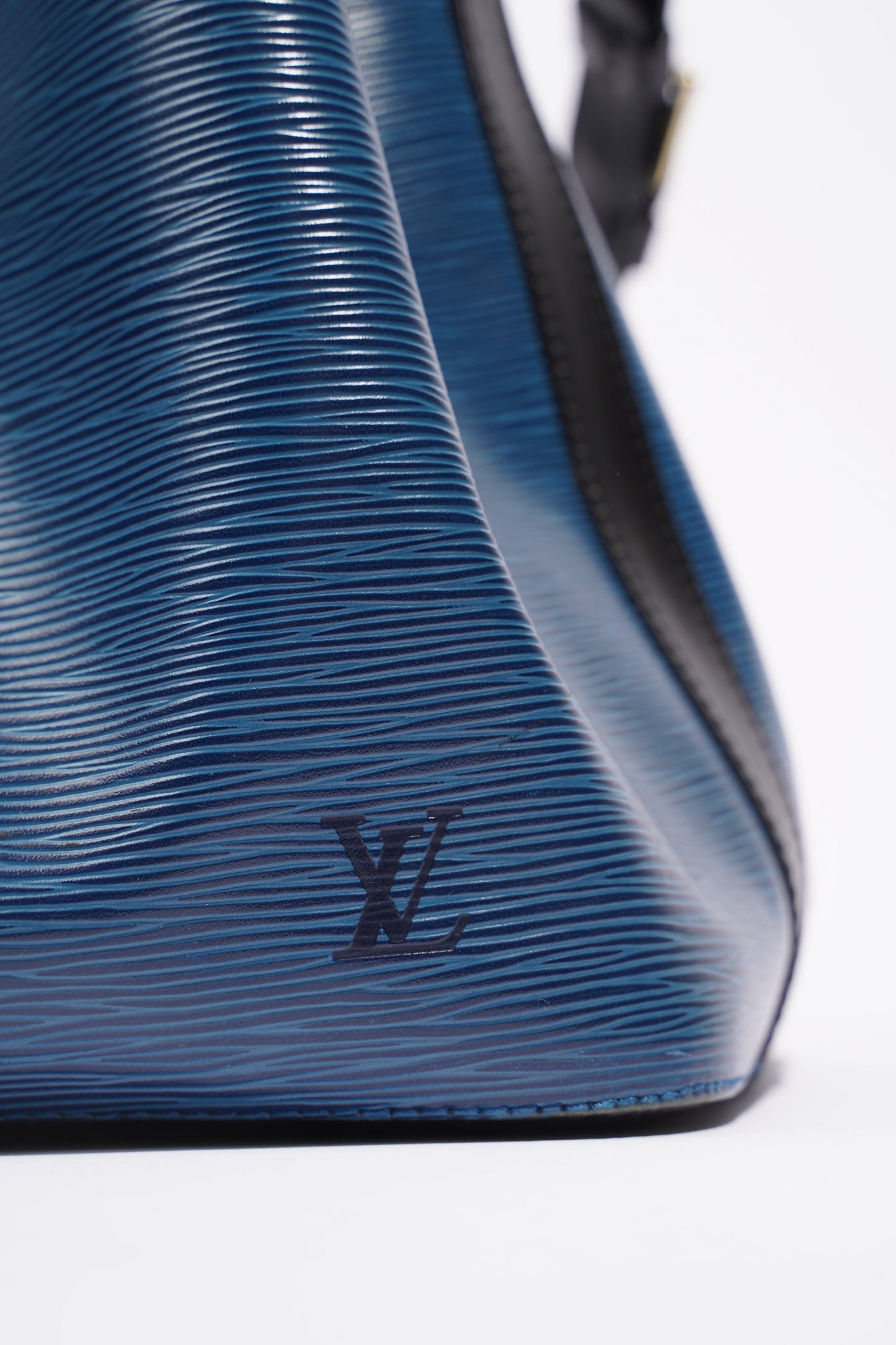 Louis Vuitton Womens Neo Noe Blue Epi Leather Handbag