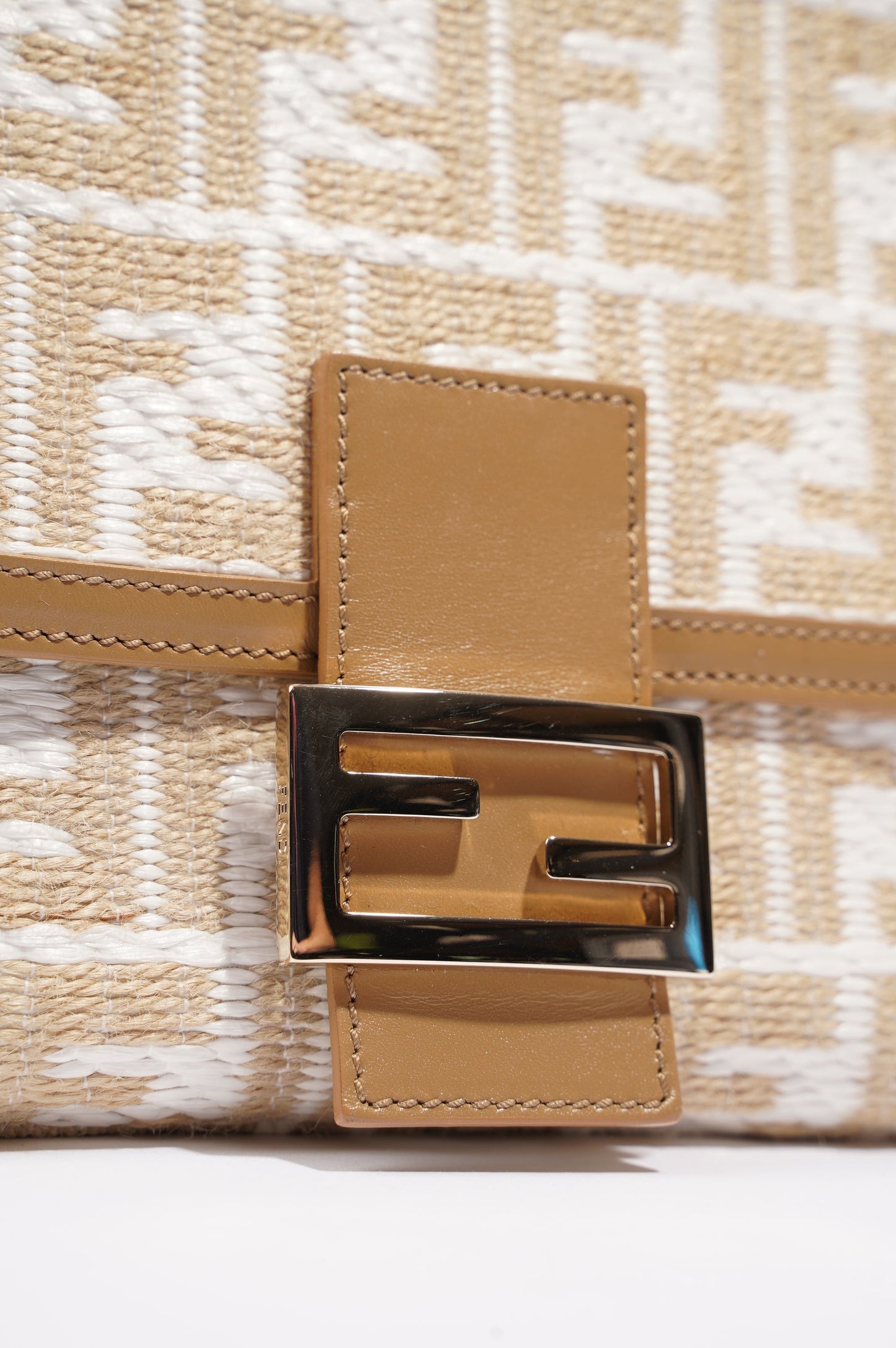 Fendi Womens Baguette Handbag Beige / White