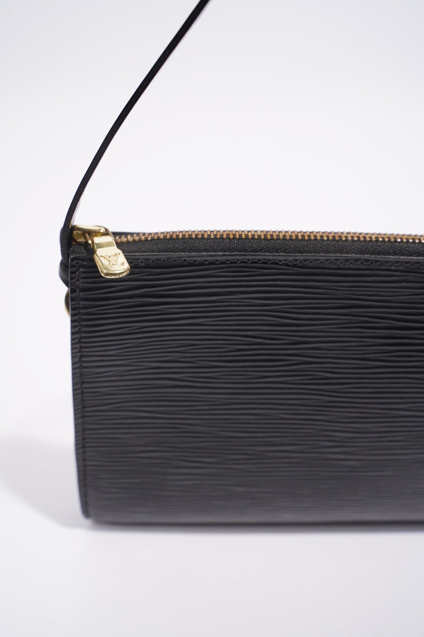 Louis Vuitton Womens Pochette Accessoire Black Epi Leather Clutch