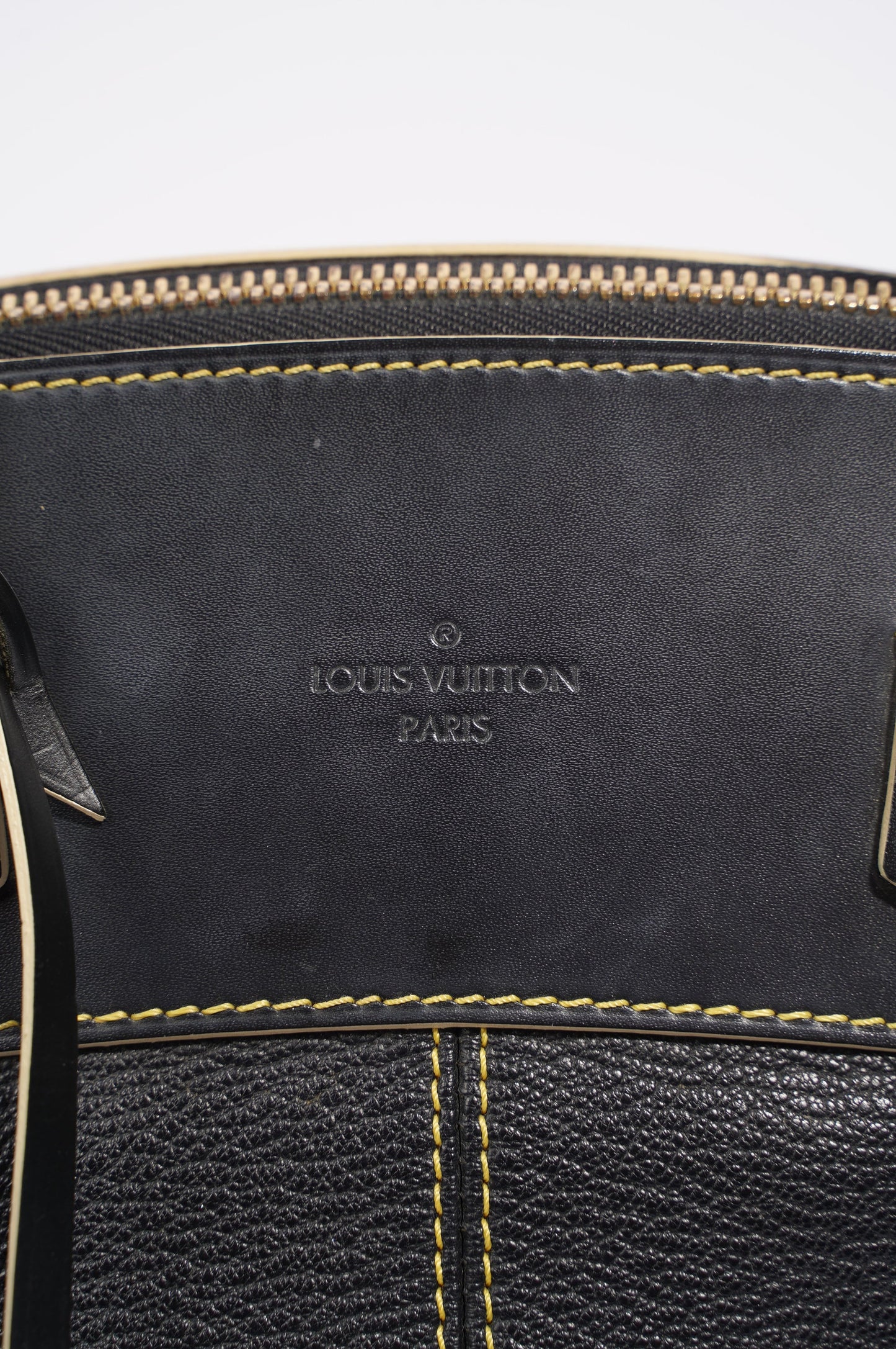 Louis Vuitton Womens Suhali Lockit Bag Black MM