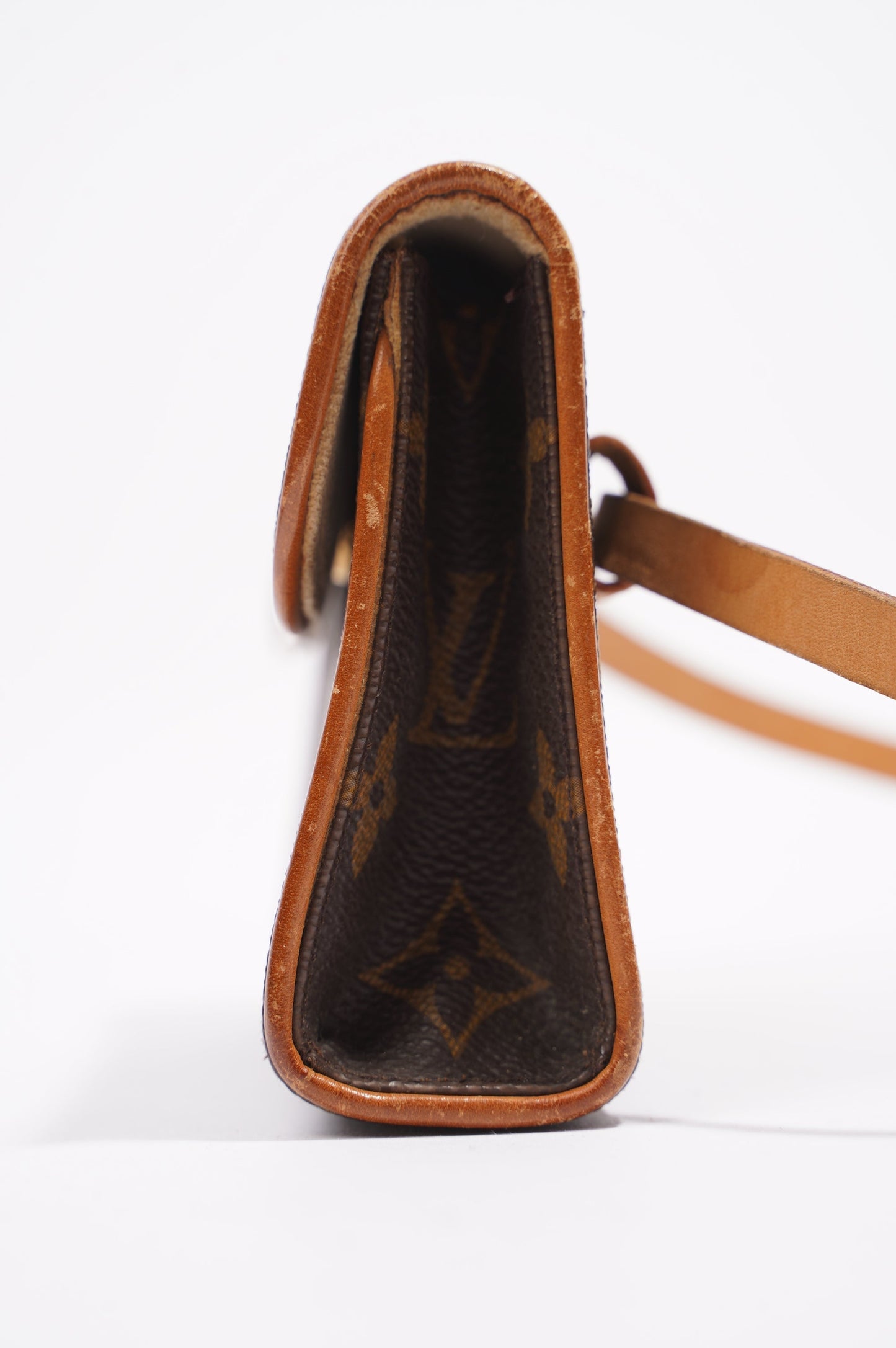 Louis Vuitton Pochette Florentine Monogram Canvas Clutch